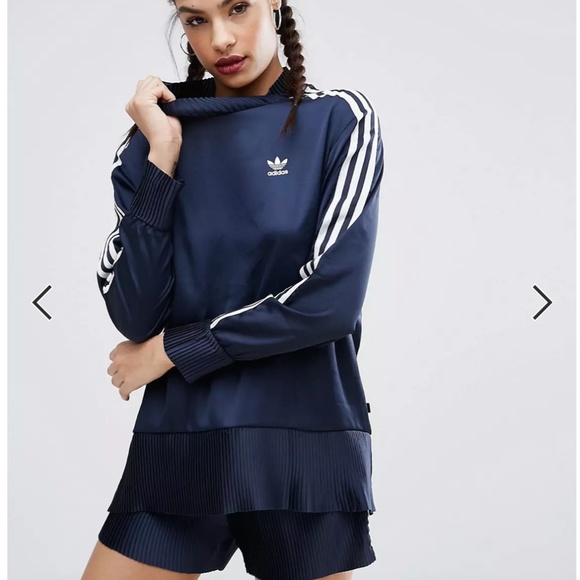 Adidas Originals adicolor Deluxe Sweatshirt With Pleated Trim - Picture 1 of 6